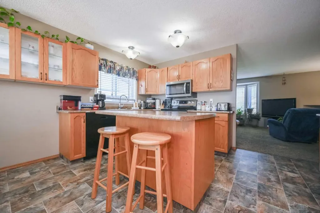 12017 95b Street Grande Prairie AB T8V 6X7