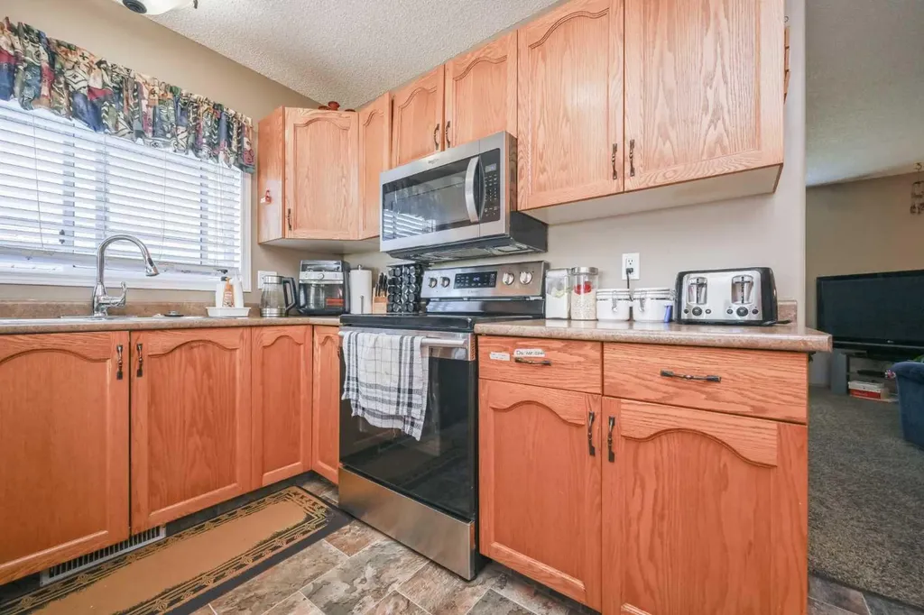 12017 95b Street Grande Prairie AB T8V 6X7