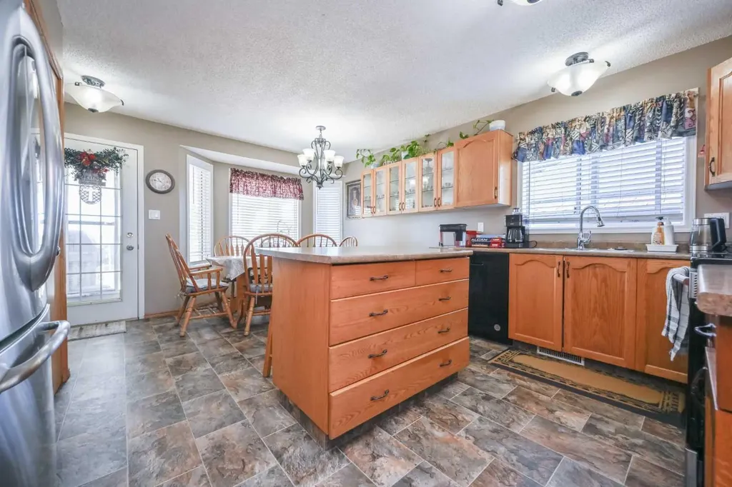 12017 95b Street Grande Prairie AB T8V 6X7