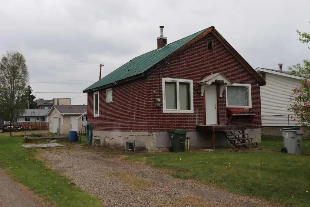 4618 6 Avenue Edson AB T7E 1C8