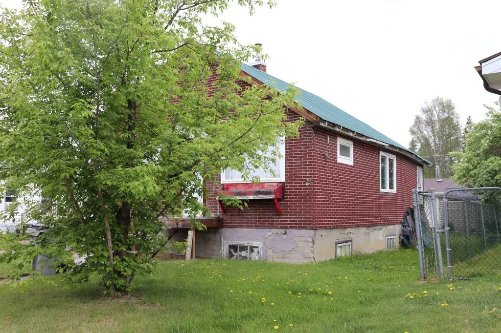 4618 6 Avenue Edson AB T7E 1C8