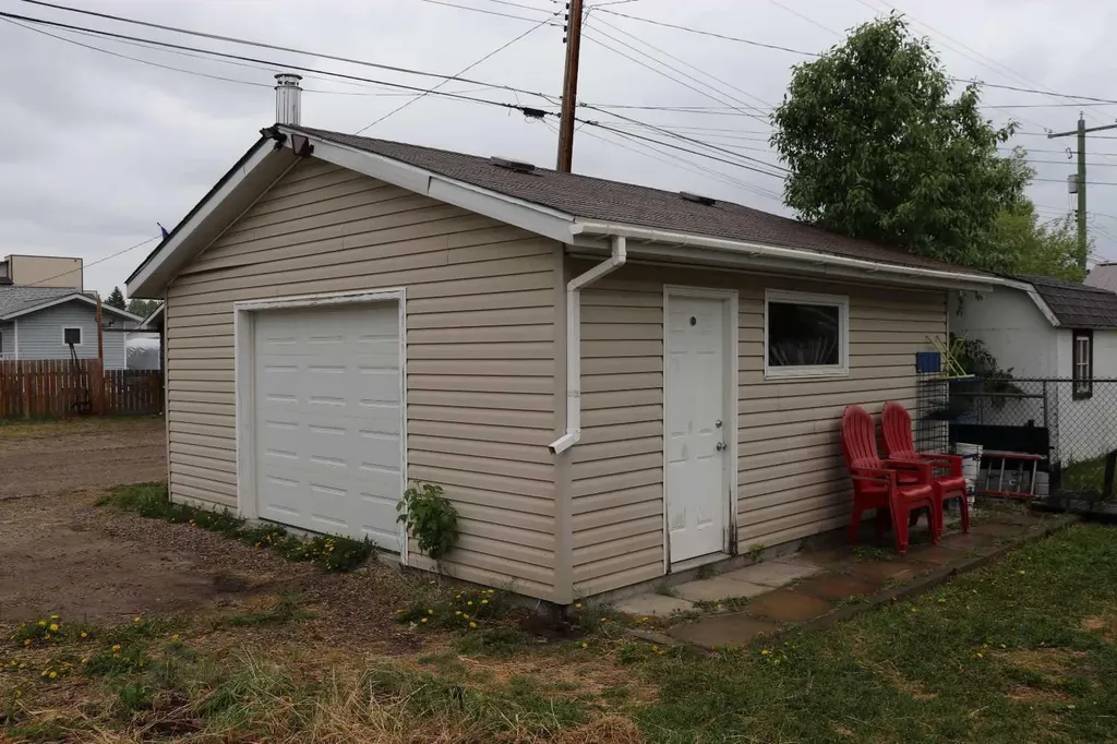 4618 6 Avenue Edson AB T7E 1C8
