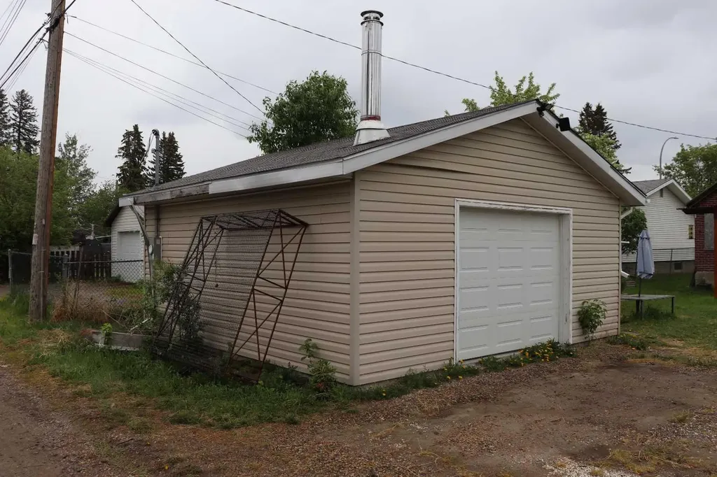 4618 6 Avenue Edson AB T7E 1C8