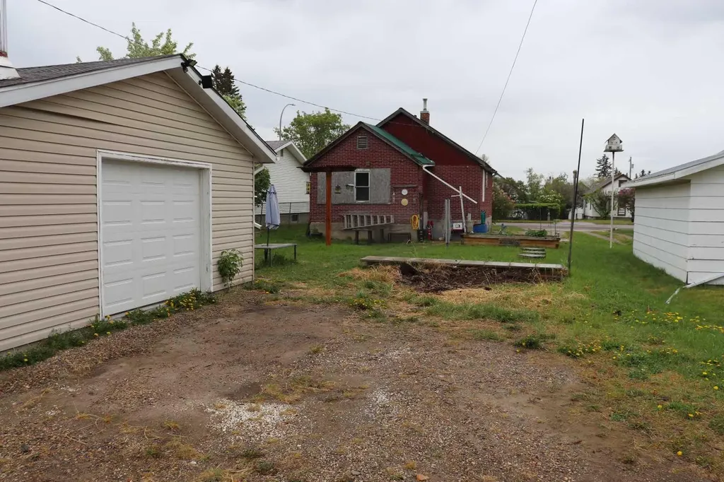 4618 6 Avenue Edson AB T7E 1C8