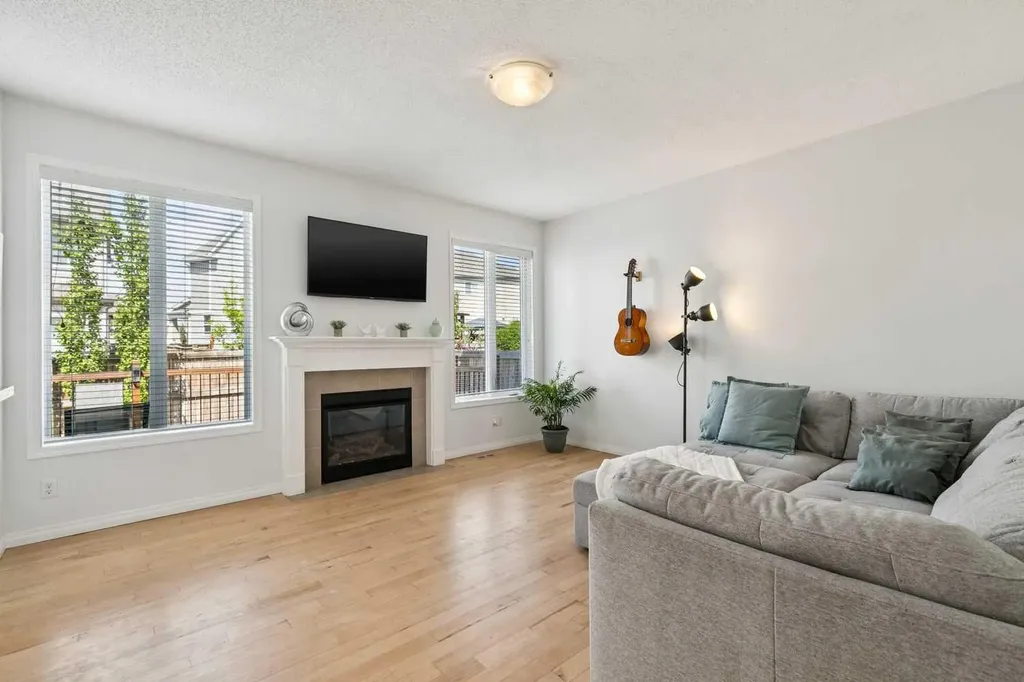 904 Windsong Drive SW Airdrie AB T4B0P3