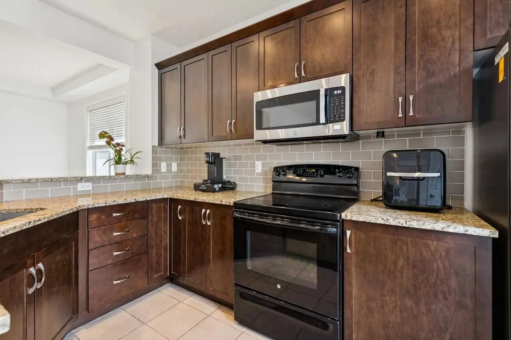 904 Windsong Drive SW Airdrie AB T4B0P3