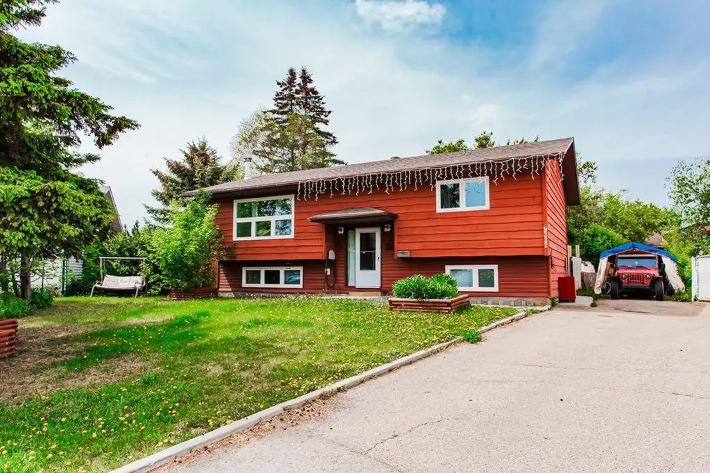 9332 70a Avenue Grande Prairie AB T8V6C9