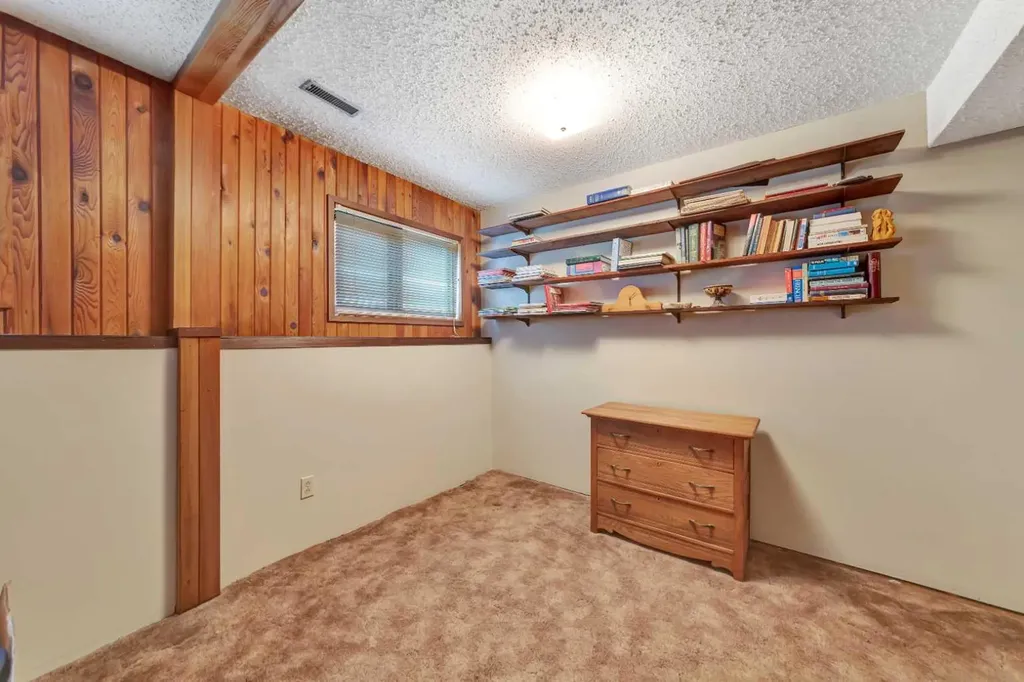 3104 58 Avenue Lloydminster AB T9V 1X6