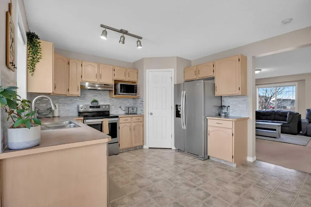 26 Saddlemead Close NE Calgary AB T3J 4M6