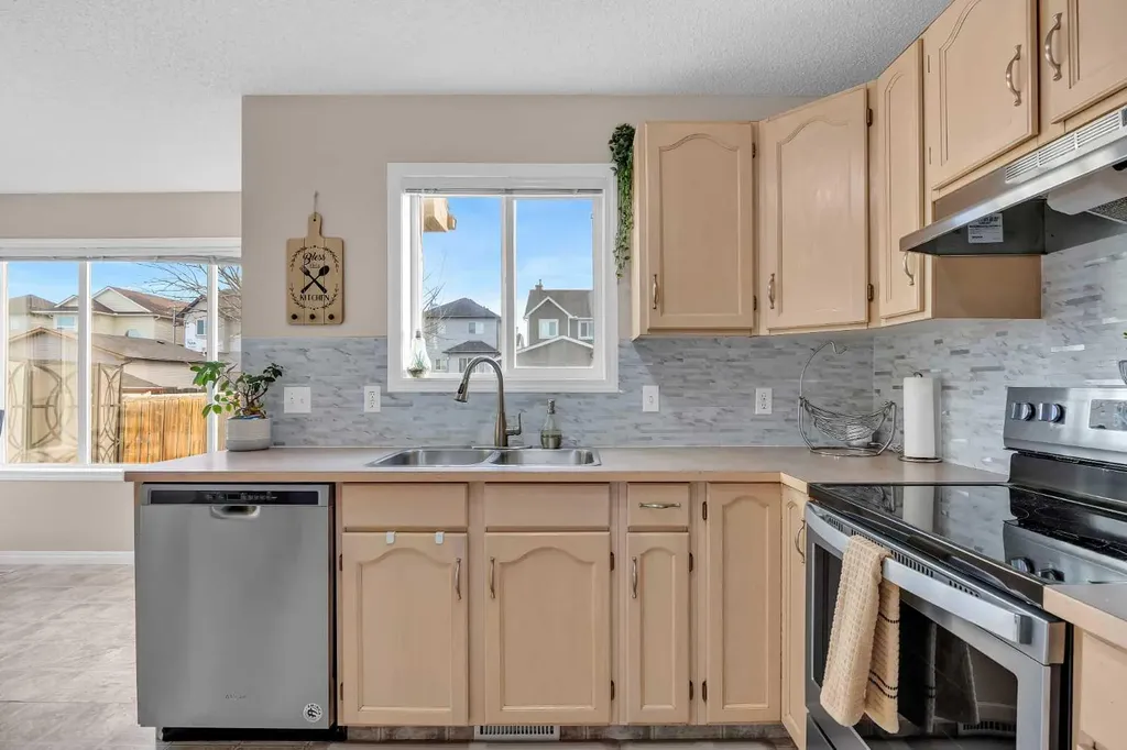 26 Saddlemead Close NE Calgary AB T3J 4M6