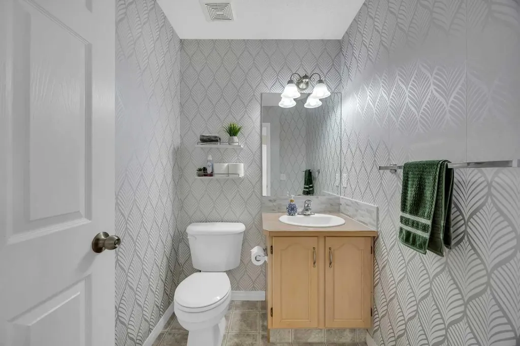 26 Saddlemead Close NE Calgary AB T3J 4M6