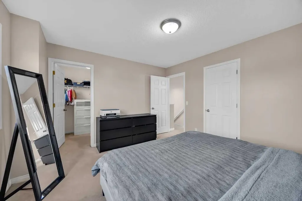 26 Saddlemead Close NE Calgary AB T3J 4M6