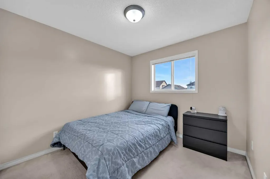 26 Saddlemead Close NE Calgary AB T3J 4M6
