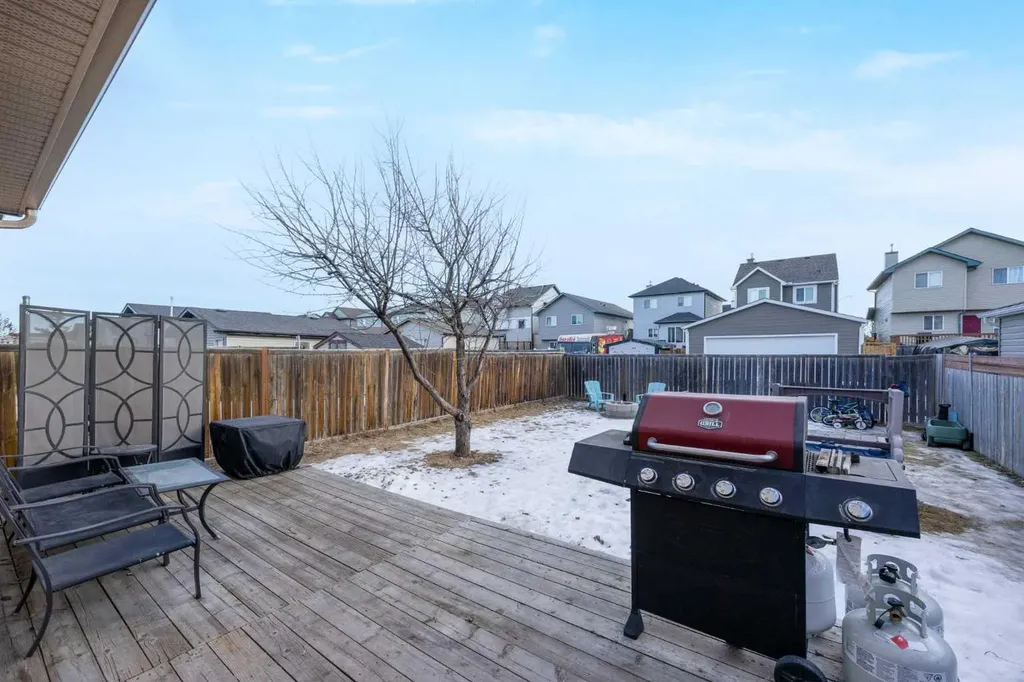 26 Saddlemead Close NE Calgary AB T3J 4M6