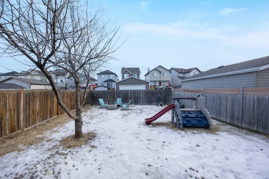 26 Saddlemead Close NE Calgary AB T3J 4M6