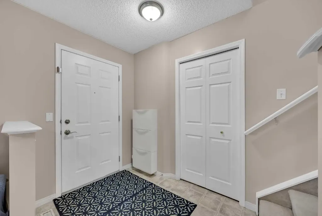 26 Saddlemead Close NE Calgary AB T3J 4M6