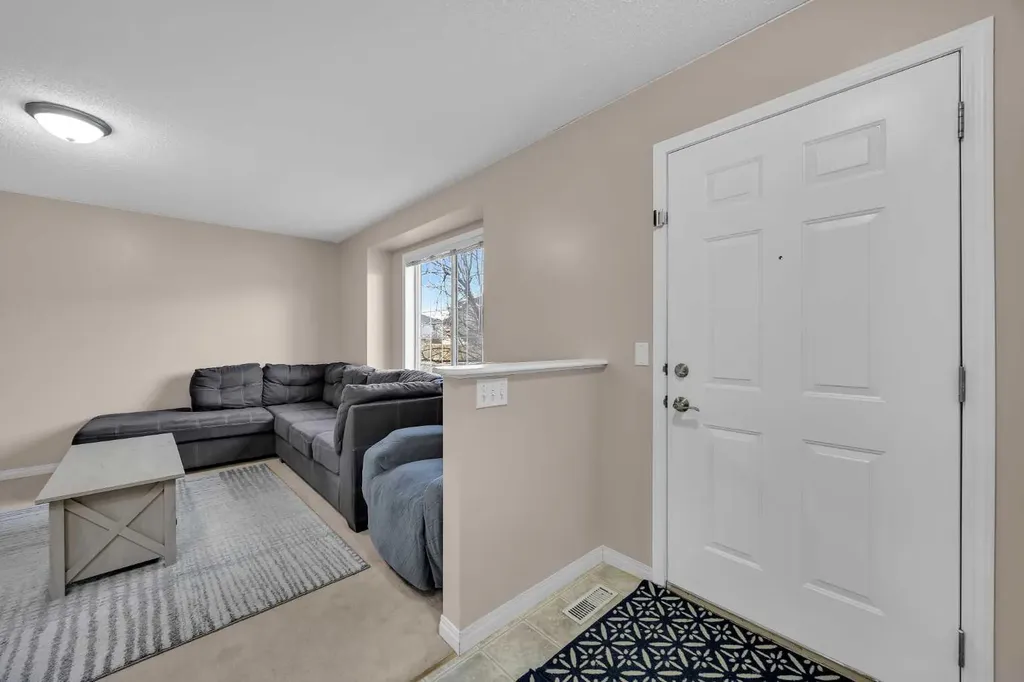 26 Saddlemead Close NE Calgary AB T3J 4M6
