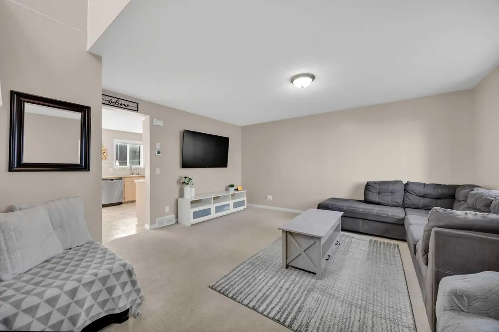 26 Saddlemead Close NE Calgary AB T3J 4M6