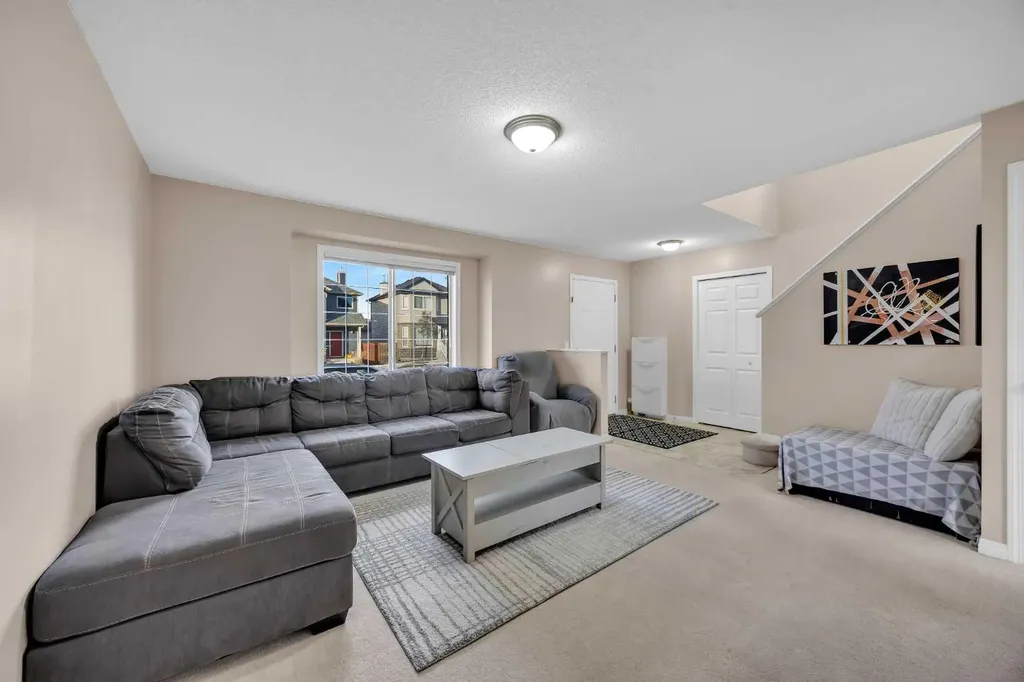 26 Saddlemead Close NE Calgary AB T3J 4M6