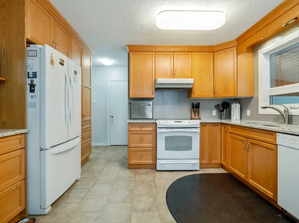 519 28 Street S Lethbridge AB T1J 3T1