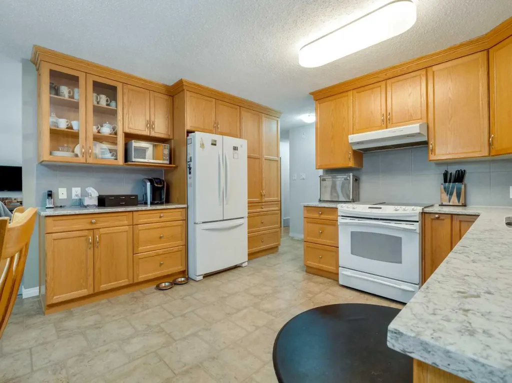 519 28 Street S Lethbridge AB T1J 3T1