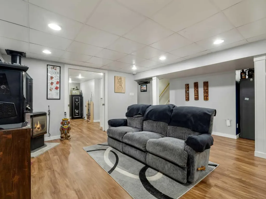 519 28 Street S Lethbridge AB T1J 3T1