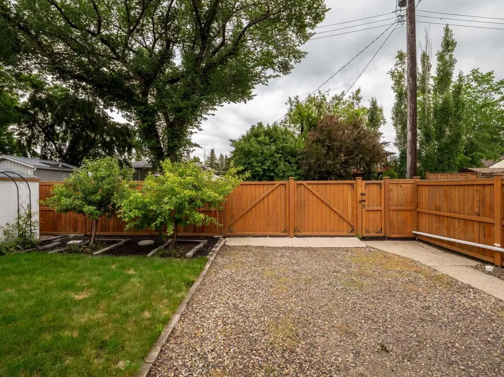 519 28 Street S Lethbridge AB T1J 3T1