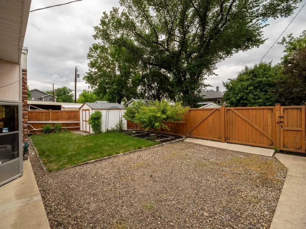 519 28 Street S Lethbridge AB T1J 3T1