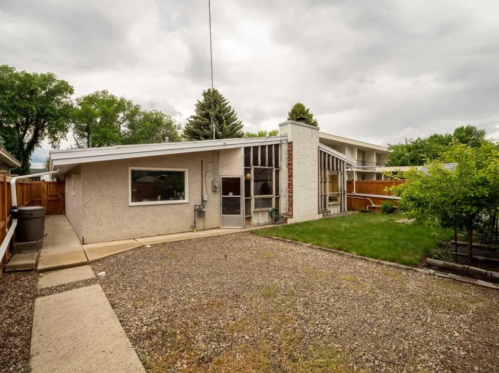 519 28 Street S Lethbridge AB T1J 3T1