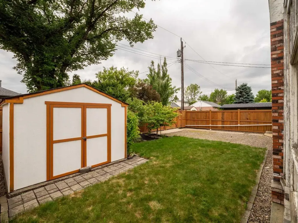 519 28 Street S Lethbridge AB T1J 3T1