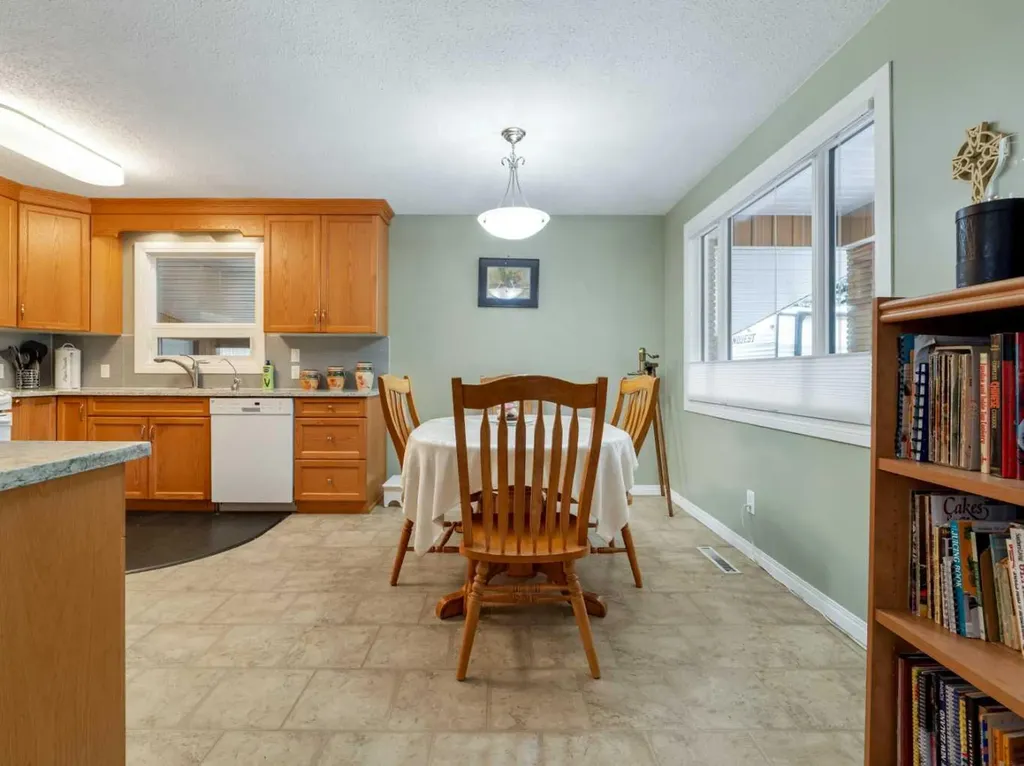 519 28 Street S Lethbridge AB T1J 3T1