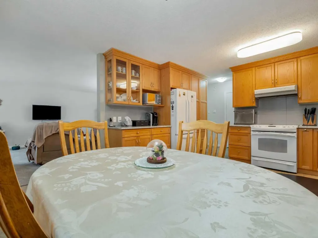 519 28 Street S Lethbridge AB T1J 3T1