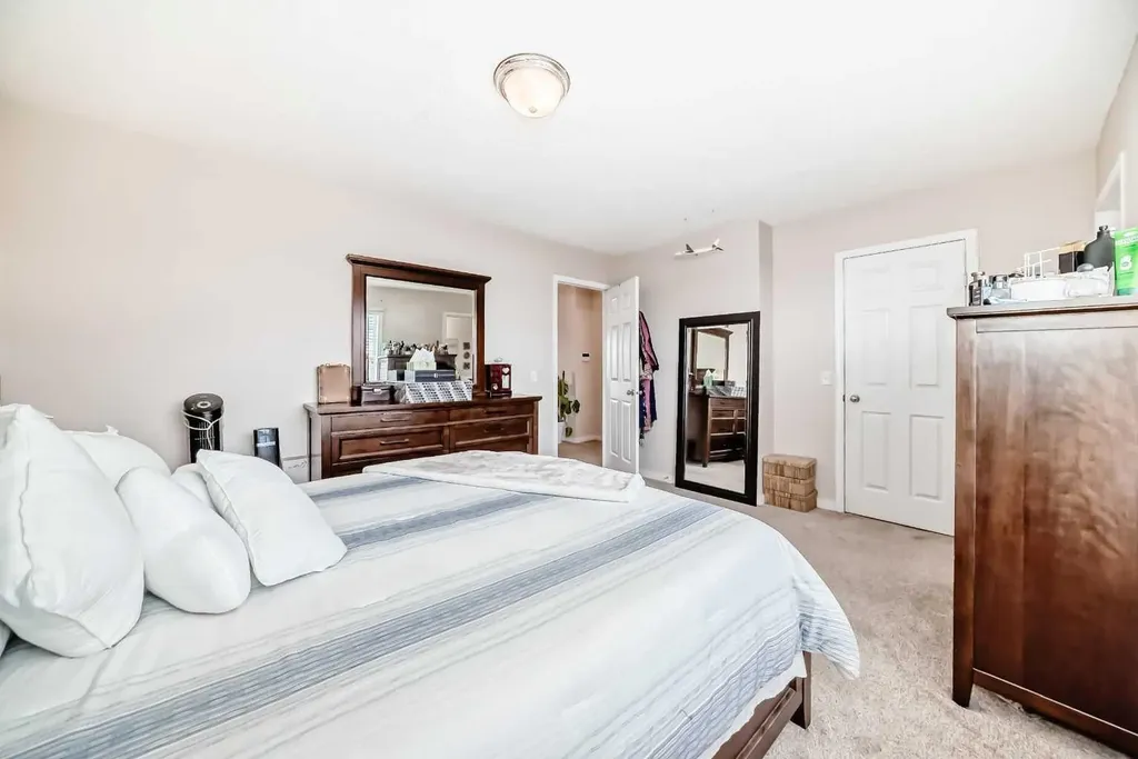 79 Saddleridge Close NE Calgary AB T3J 4X2