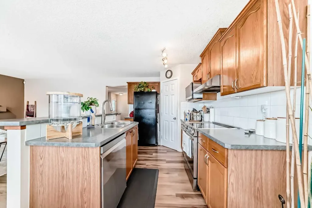 79 Saddleridge Close NE Calgary AB T3J 4X2