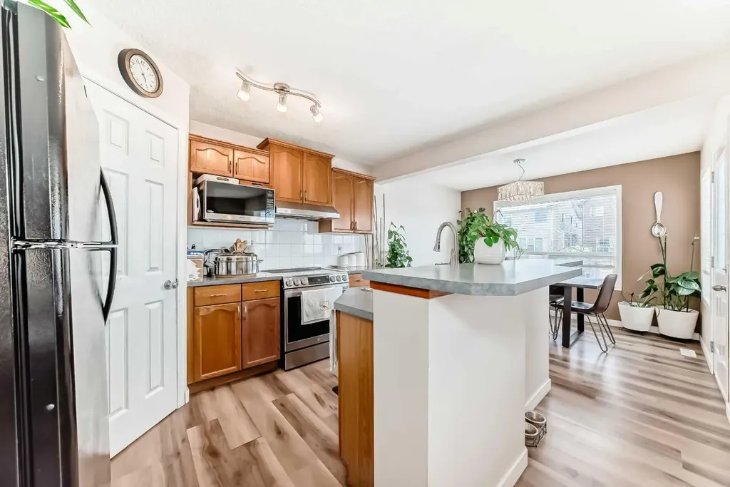 79 Saddleridge Close NE Calgary AB T3J 4X2