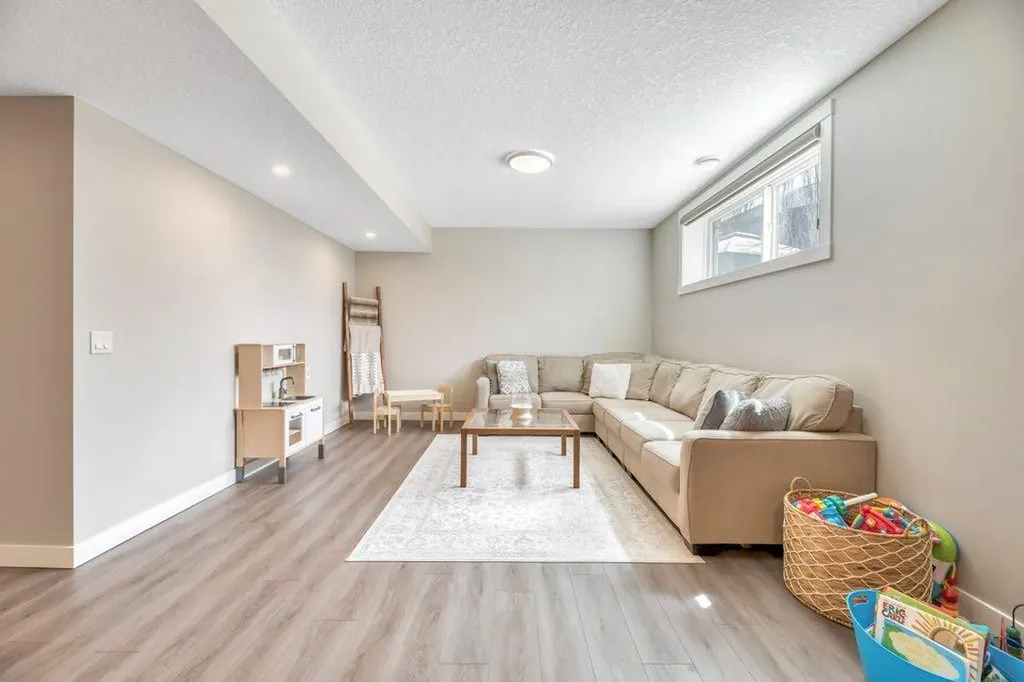 143 Stonemere Green Chestermere AB T1X 0S2