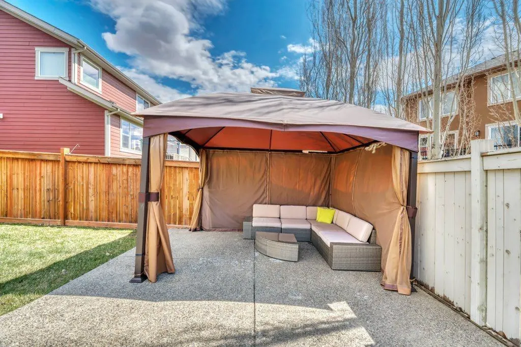 143 Stonemere Green Chestermere AB T1X 0S2