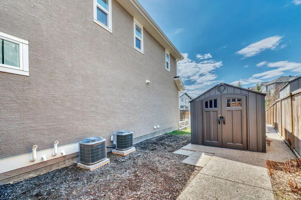 143 Stonemere Green Chestermere AB T1X 0S2