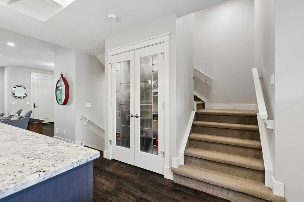 2308 4 Avenue NW Calgary AB T2N 0N9