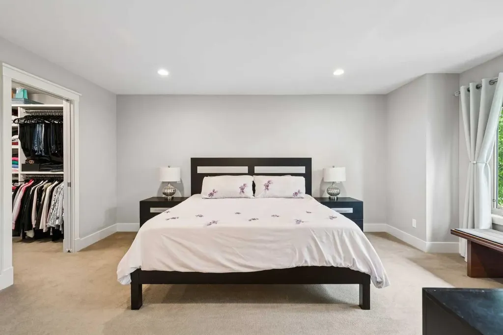 2308 4 Avenue NW Calgary AB T2N 0N9