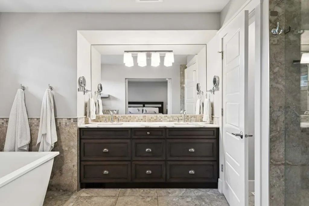 2308 4 Avenue NW Calgary AB T2N 0N9