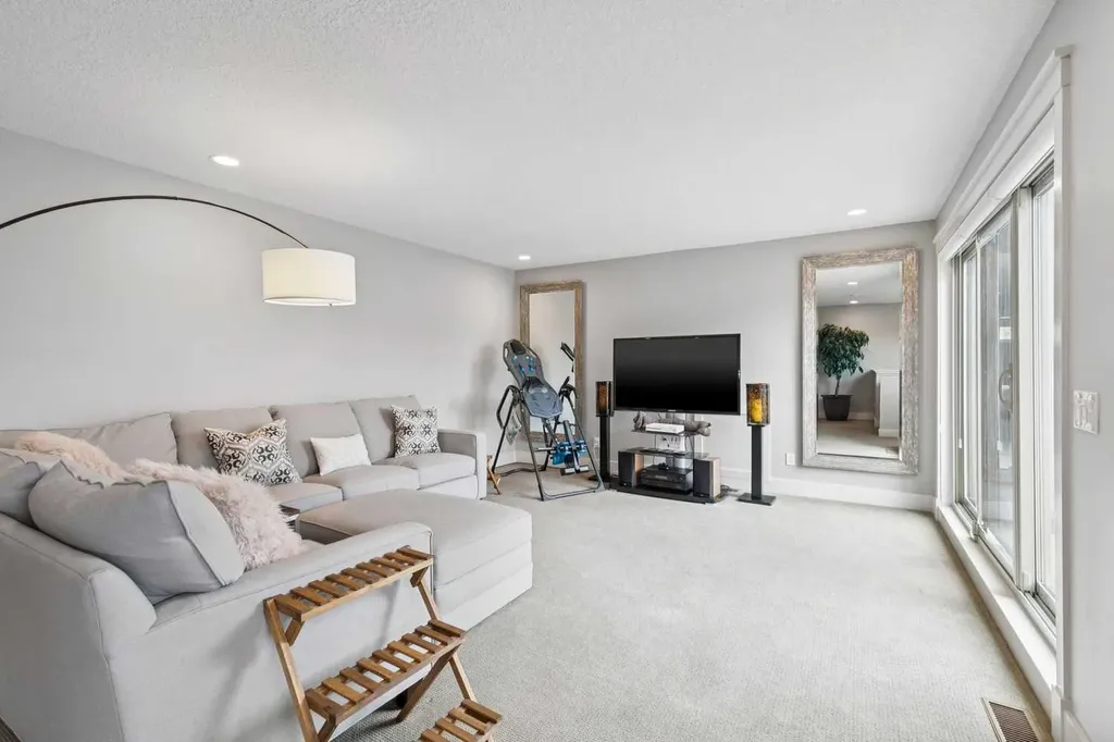 2308 4 Avenue NW Calgary AB T2N 0N9