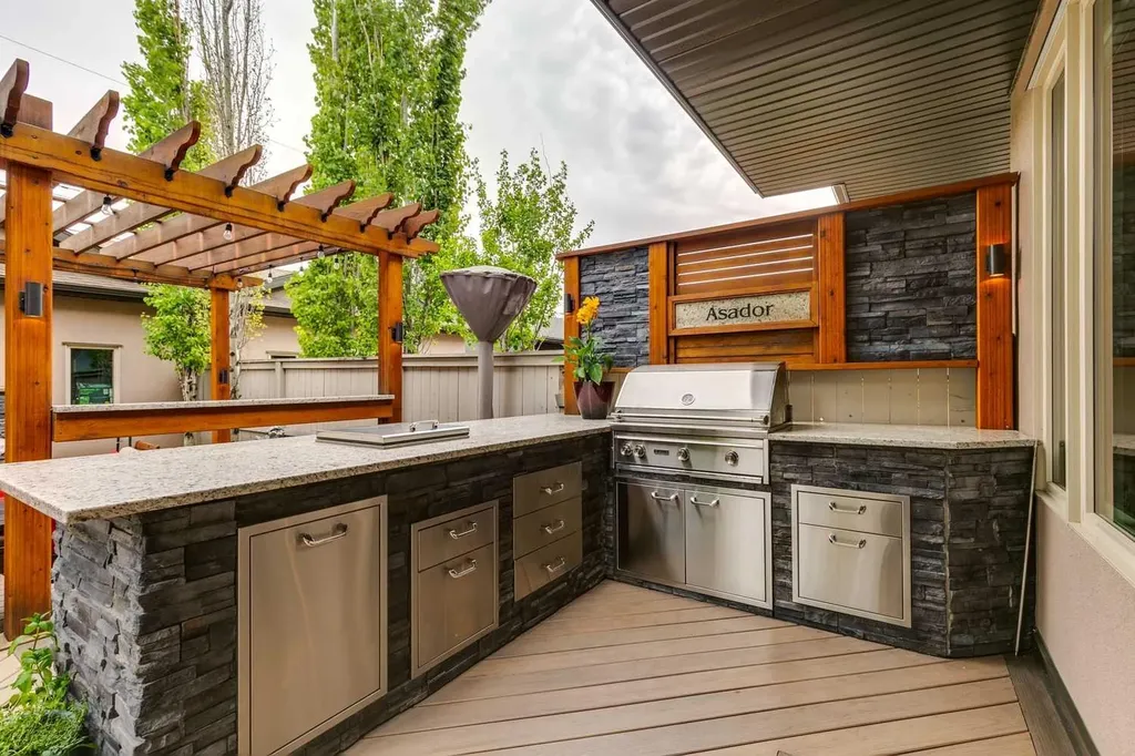 2308 4 Avenue NW Calgary AB T2N 0N9