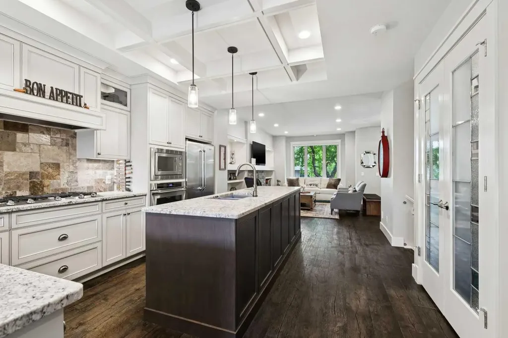 2308 4 Avenue NW Calgary AB T2N 0N9