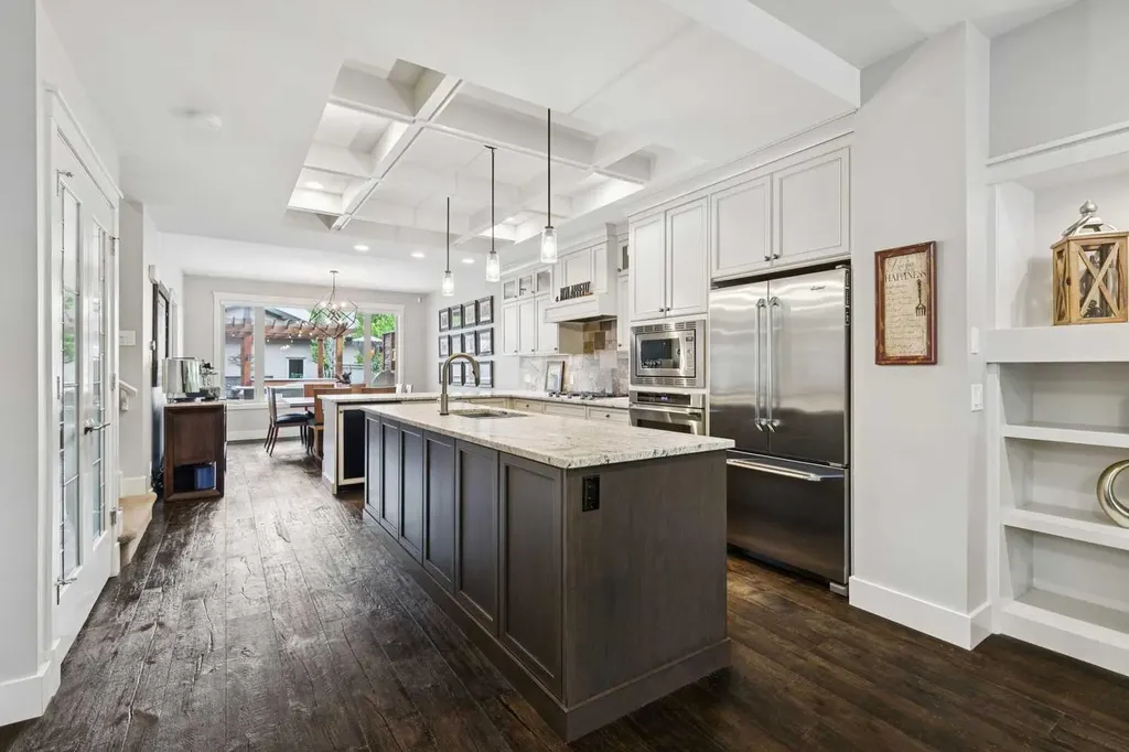 2308 4 Avenue NW Calgary AB T2N 0N9