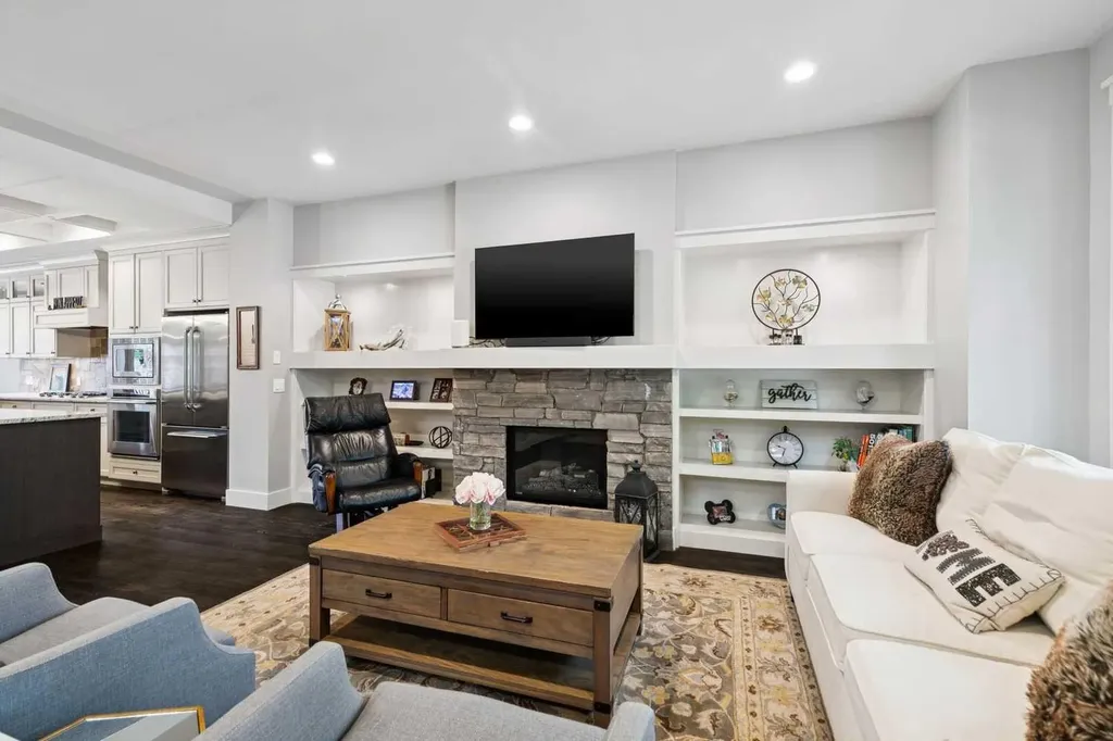 2308 4 Avenue NW Calgary AB T2N 0N9