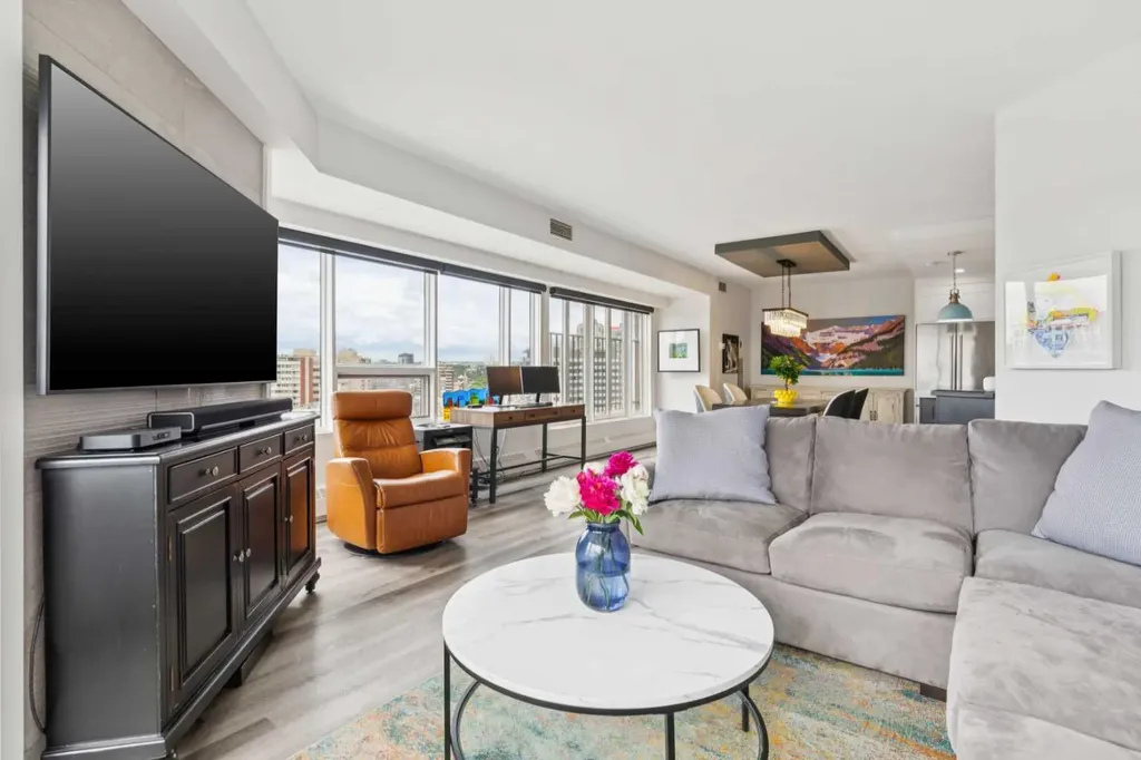 720 13 Avenue SW Calgary AB T2R 1M5