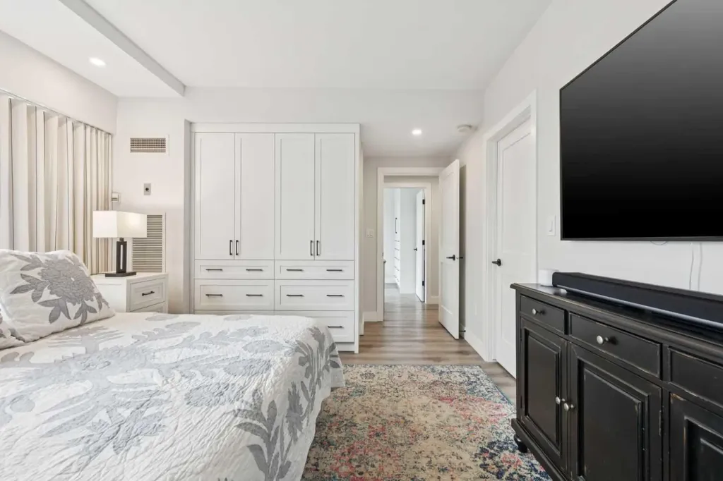 720 13 Avenue SW Calgary AB T2R 1M5