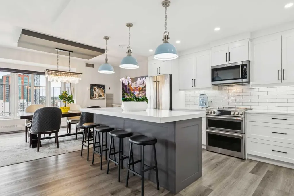 720 13 Avenue SW Calgary AB T2R 1M5