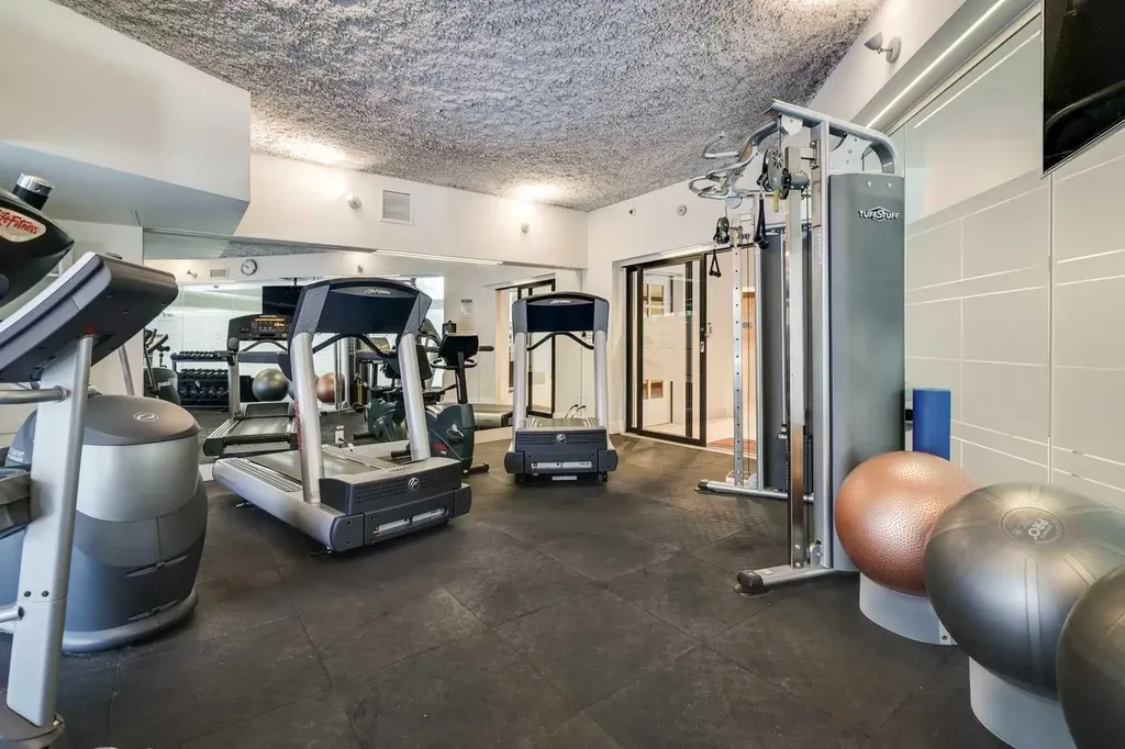 720 13 Avenue SW Calgary AB T2R 1M5